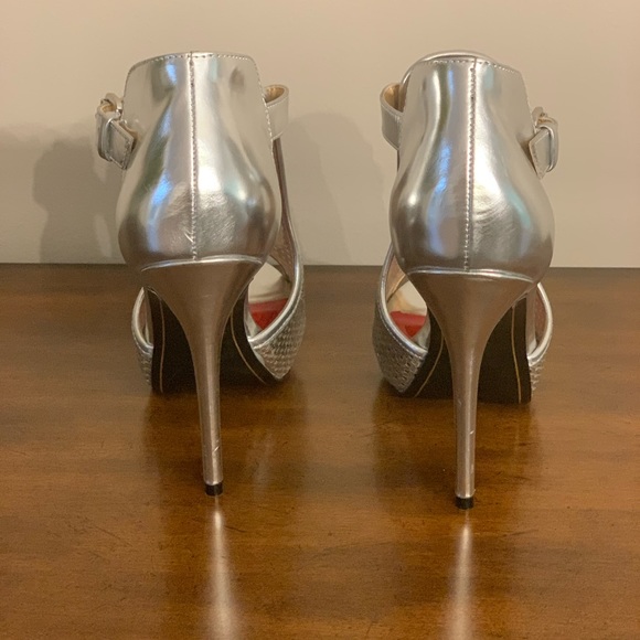 Charles Jourdan - Orvil -Silver Laser Cut High Heels - Picture 5 of 11